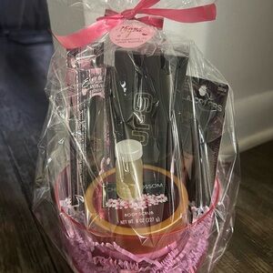 JAFRA Eyeliner Set with Black and Pink Accents